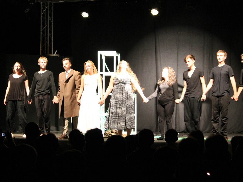 ID (Montázs eéőadása 2015)
